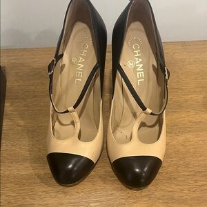 CHANEL Two-Tone Beige and Black Heels